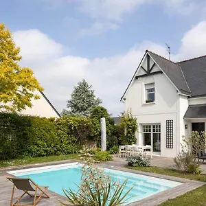 https://la-villa-des-rochettes-charmante-maison-avec-piscine-et-jardin.inbrittany.com